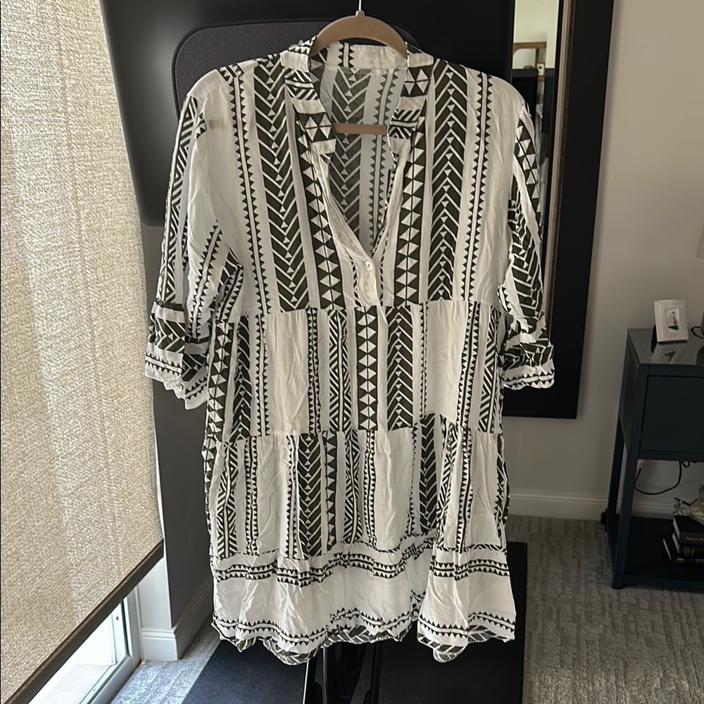 Black and White Patterned Women's Top